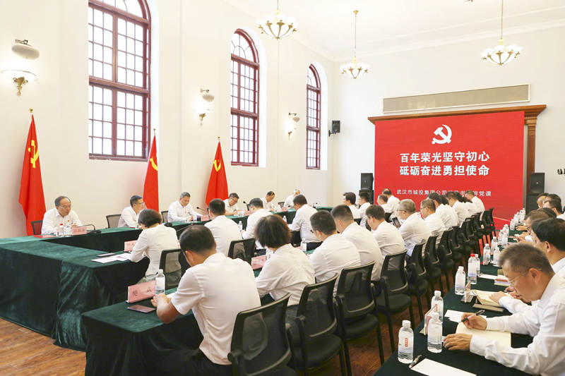 2023年7月1日，，，，，市城投集团公司党委开展“七一”主题党日活动，，，，，集团公司党委书记、董事长余新民现场讲授党课。。。。。。。.jpg